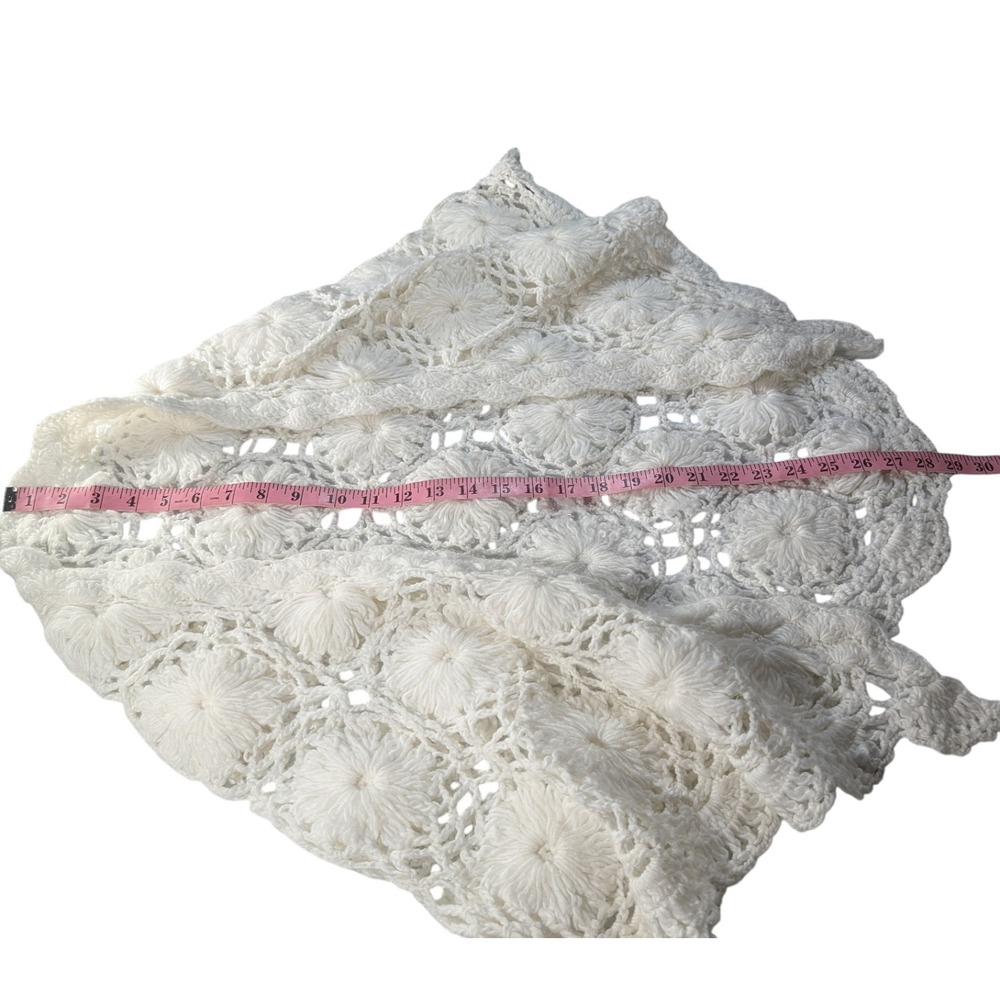 Hand Crocheted Shawl White Floral Granny Square Boho Chic Hipster Acrylic - Picture 9 of 9